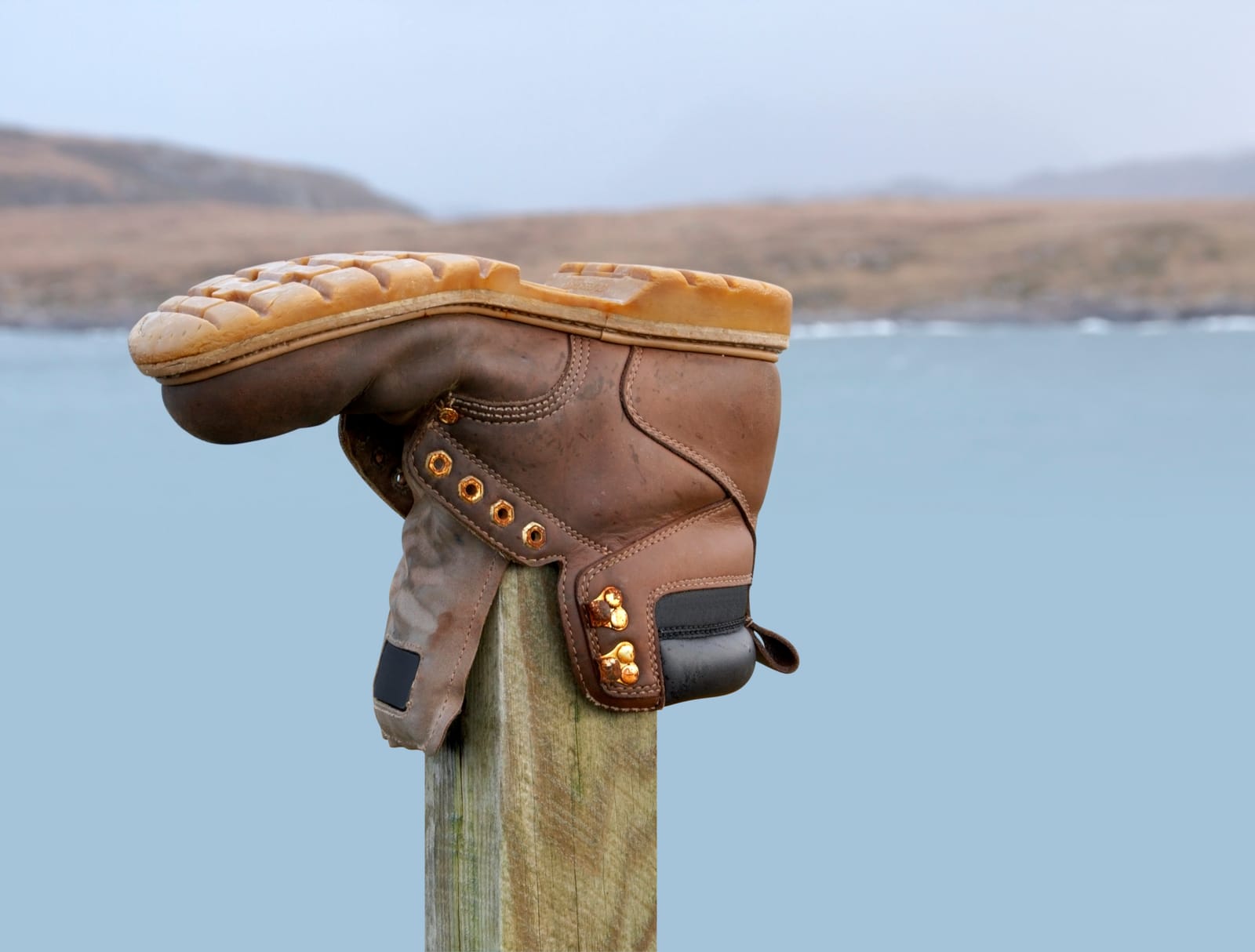 68827100 outdoor shoe on a stack