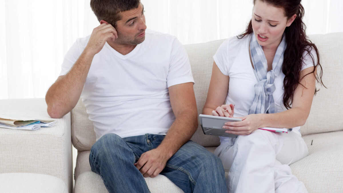7090016 couple doing their budget